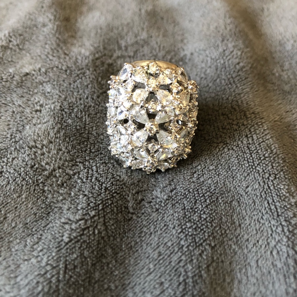 Super cute silver tone ring brand new!